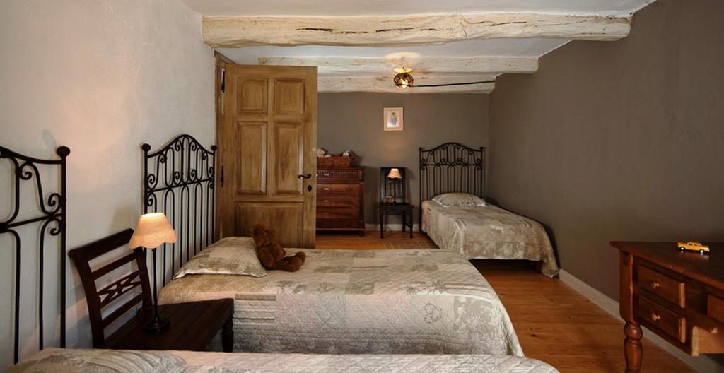 アルマーニュ・アン・プロヴァンス Domaine De Bertrandy Bed & Breakfast 部屋 写真