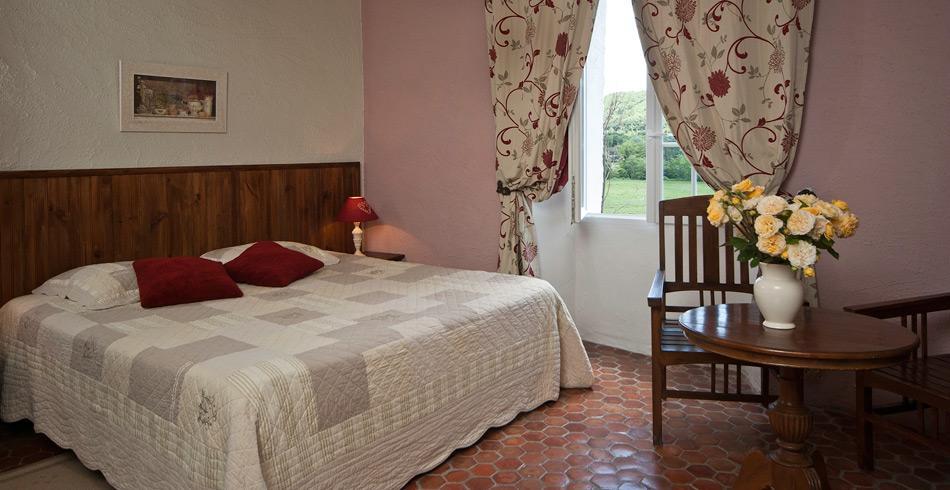 アルマーニュ・アン・プロヴァンス Domaine De Bertrandy Bed & Breakfast エクステリア 写真