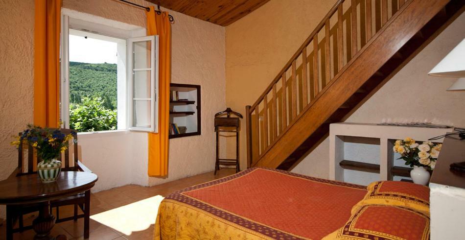アルマーニュ・アン・プロヴァンス Domaine De Bertrandy Bed & Breakfast エクステリア 写真